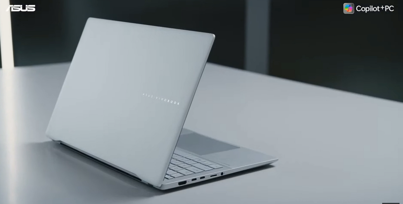 桌子上的电脑

描述已自动生成