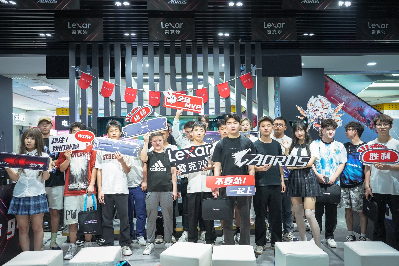 一群穿着制服的人

中度可信度描述已自动生成