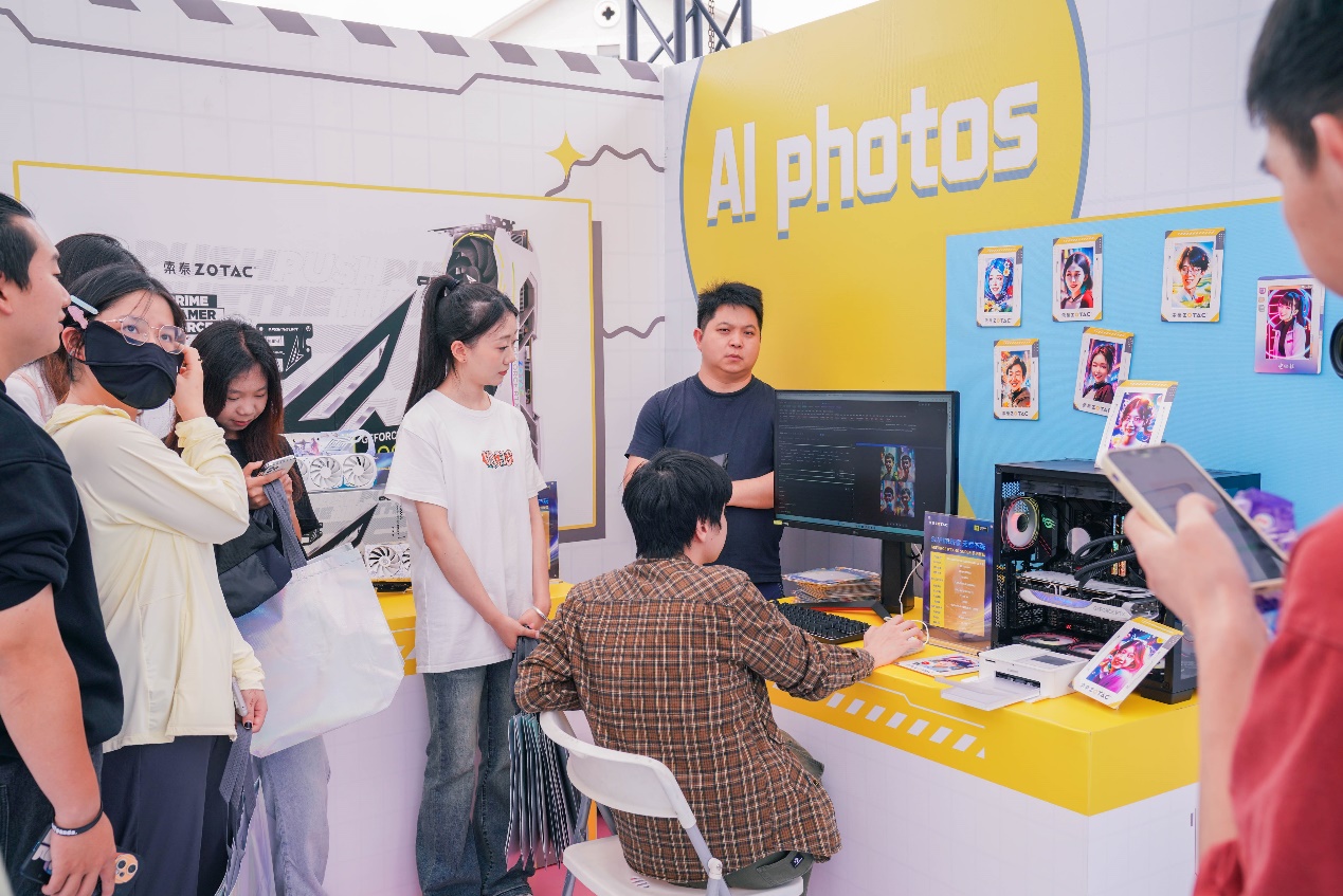 一群人正在聊天
描述已自动生成