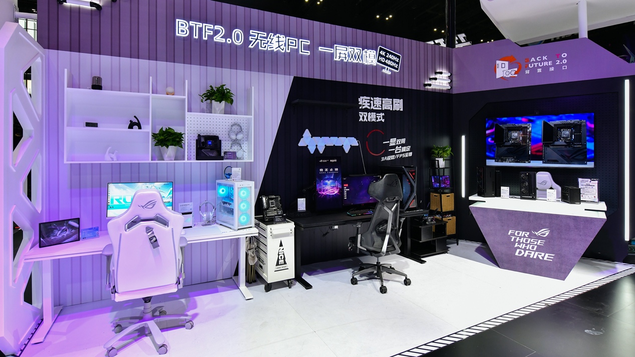 桌子上有许多电脑萤幕画面

中度可信度描述已自动生成