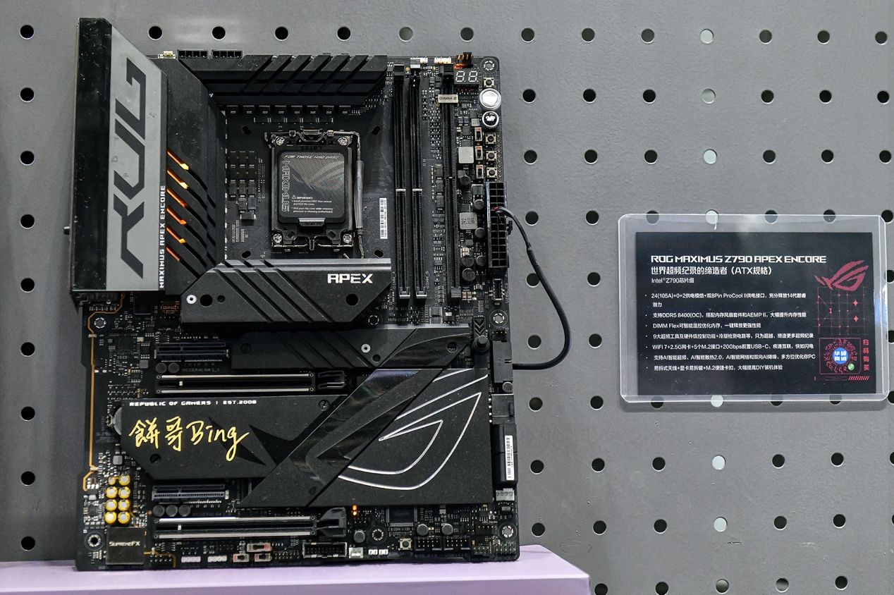 电子仪器被放在一起

描述已自动生成