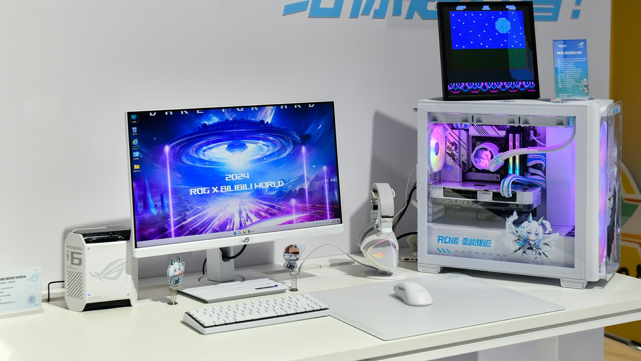 桌子上有许多电子产品和电脑

描述已自动生成