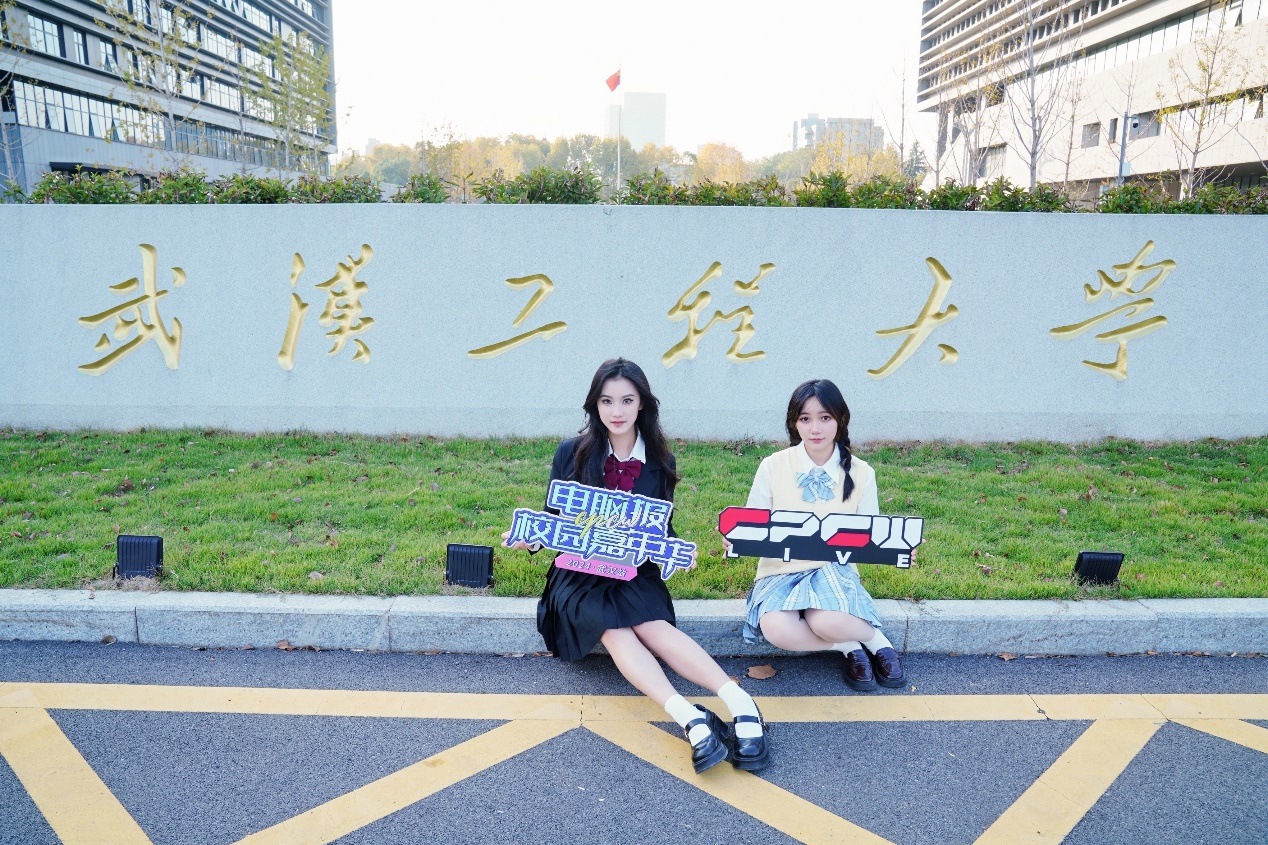 男孩和女孩在长凳上
中度可信度描述已自动生成