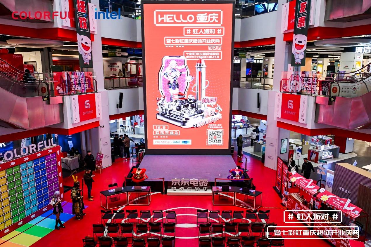 商店的玻璃橱窗上贴着许多海报

描述已自动生成