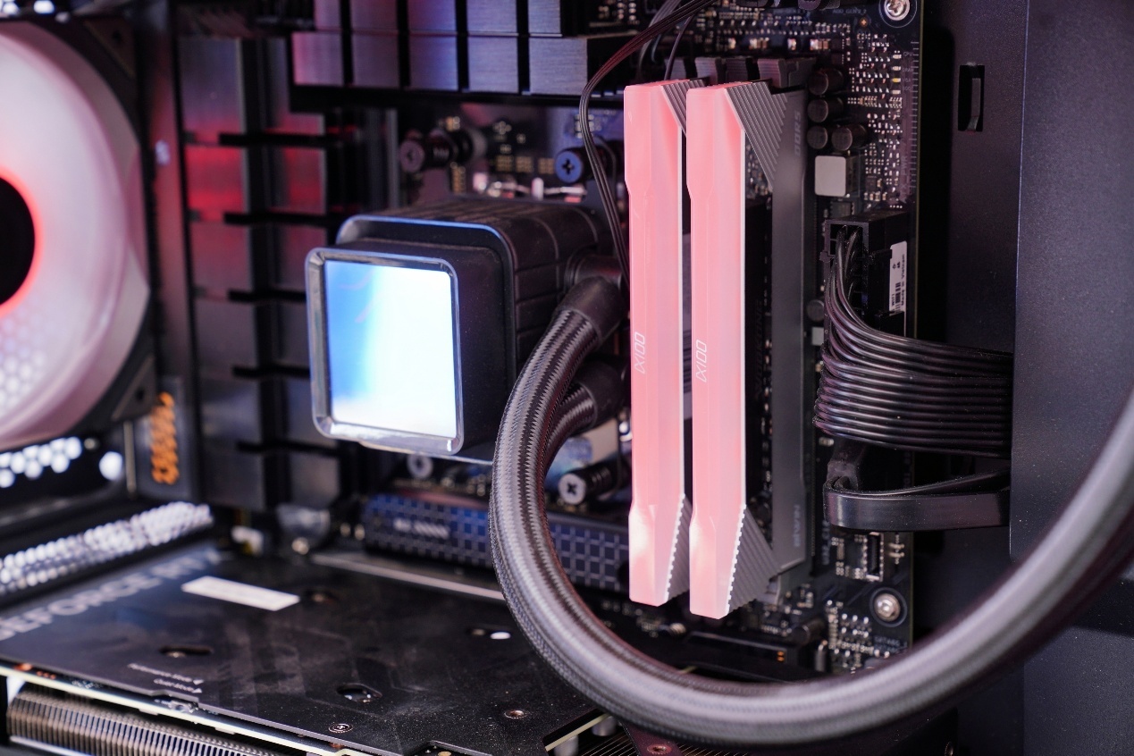 图片包含 桌子, 电脑, 自行车, 键盘

描述已自动生成