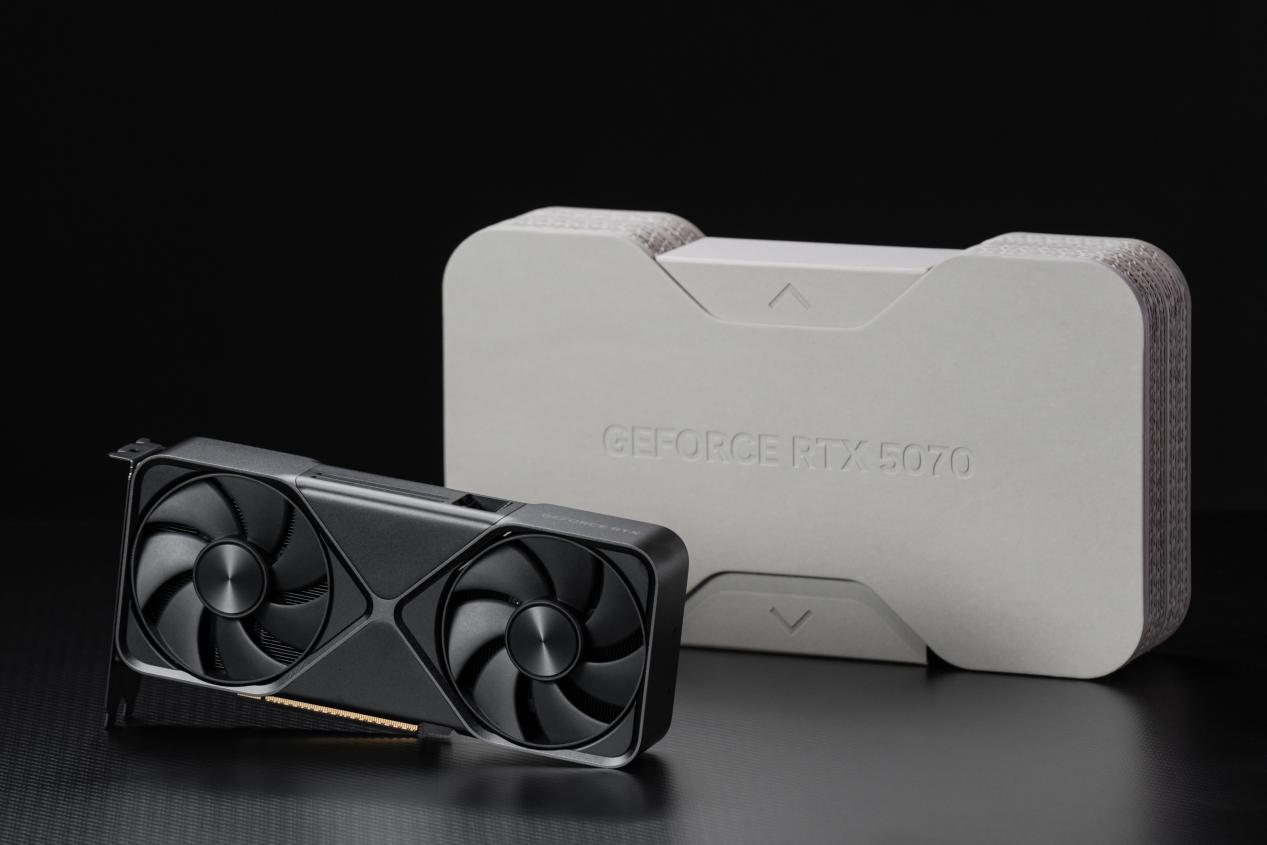 2K游戏甜品王驾到 RTX 5070 FE首发测试