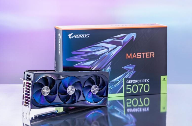 2K光追顶配，AORUS RTX 5070超级雕测评