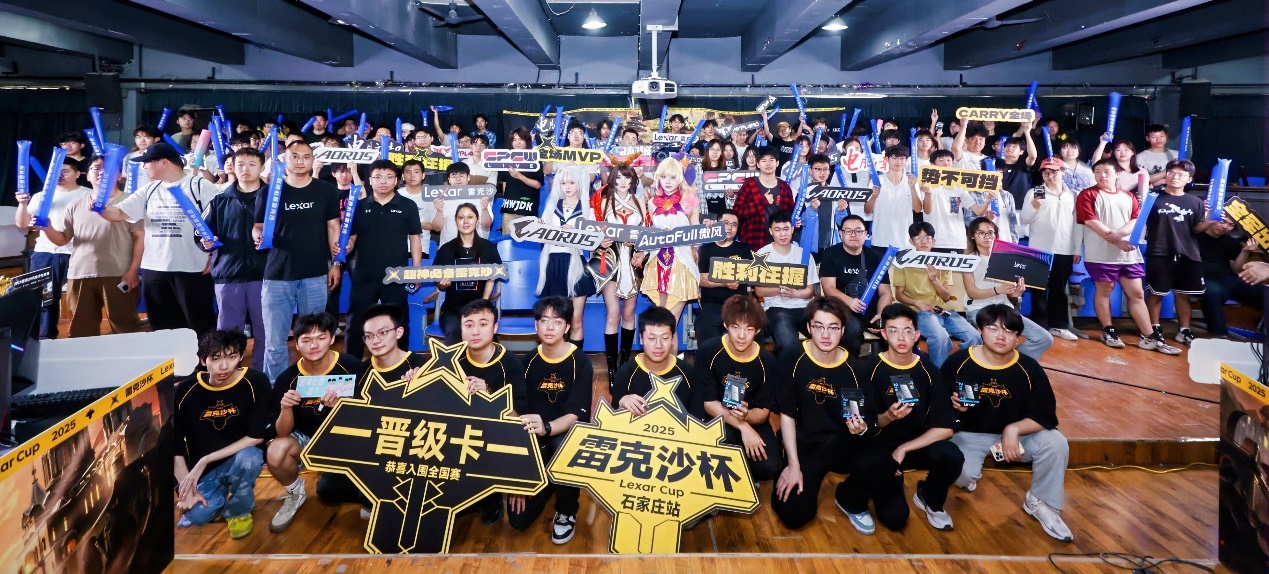 图片包含 人, 男人, 播放器, 人群

AI 生成的内容可能不正确。