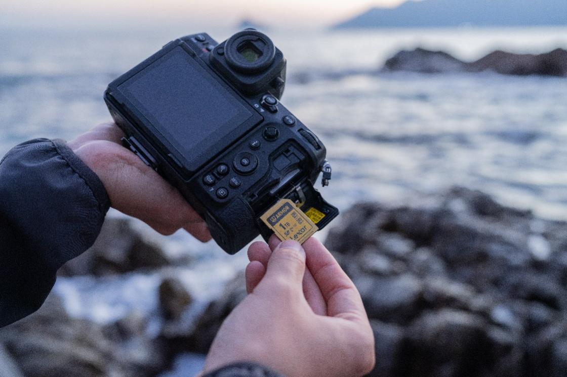 A:\设计部文件管理\01-Lexar产品\05-存储卡\SD影像卡\ARMOR GOLD\06-素材\创拍图\ARMOR GOLD SD\LEP01068.jpg