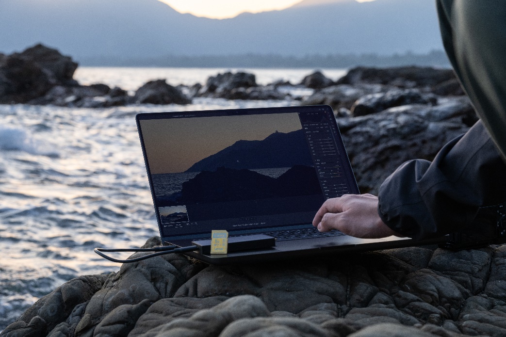 A:\设计部文件管理\01-Lexar产品\05-存储卡\SD影像卡\ARMOR GOLD\06-素材\创拍图\ARMOR GOLD SD\MGP_1140.jpg