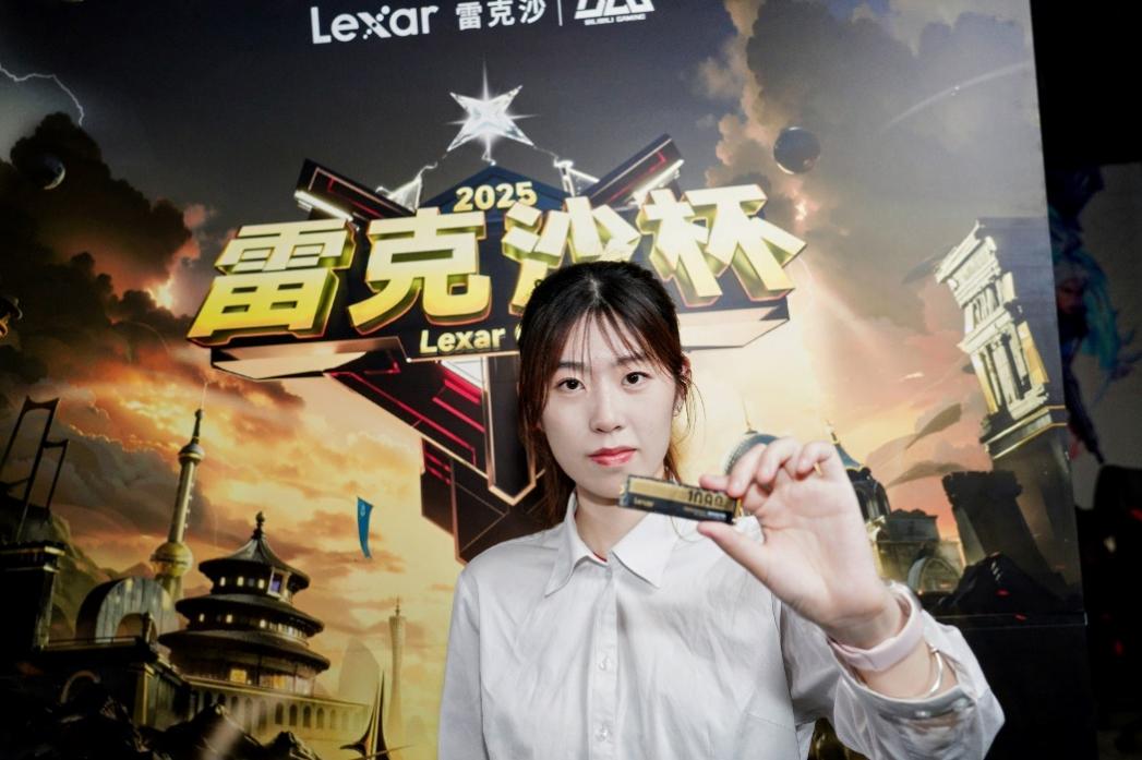 人站着<br><br>AI 生成的内容可能不正确。