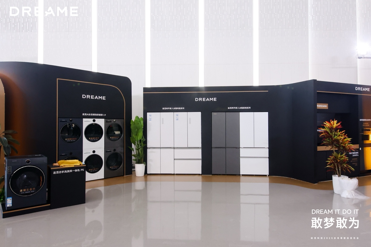 桌子上的微波炉<br><br>AI 生成的内容可能不正确。