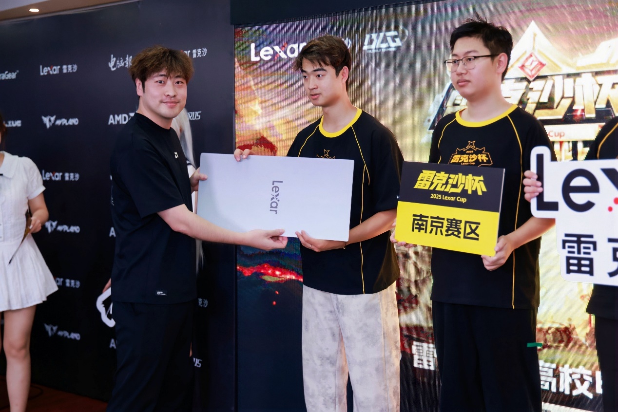 人们站在一起

AI 生成的内容可能不正确。