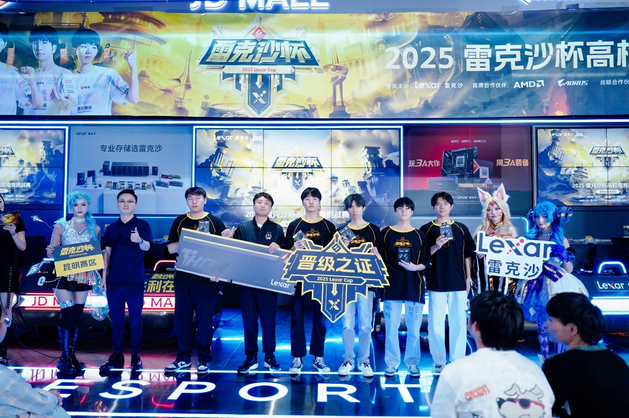 一群人站在台上
AI 生成的内容可能不正确。