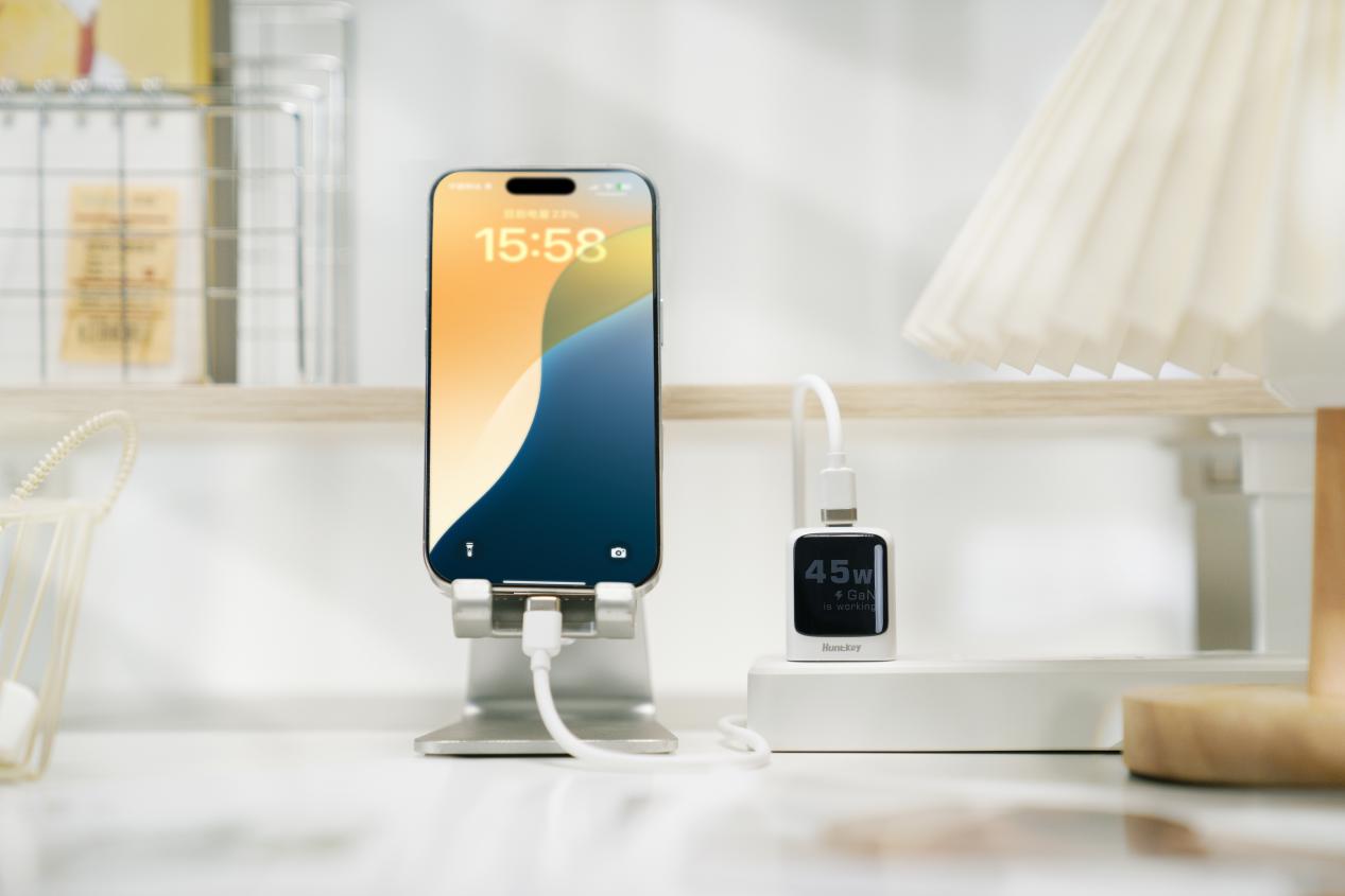 Y:\品牌市场部\1-【重点项目】\【灵动 F45 Neo充电器】\2-图片\灵动F45 Neo快充-电脑报图赏\补拍\DSC05592.jpgDSC05592