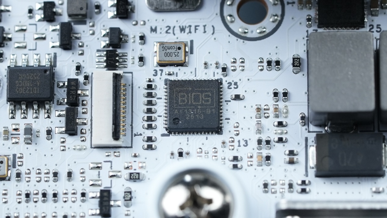 电子设备的屏幕

AI 生成的内容可能不正确。