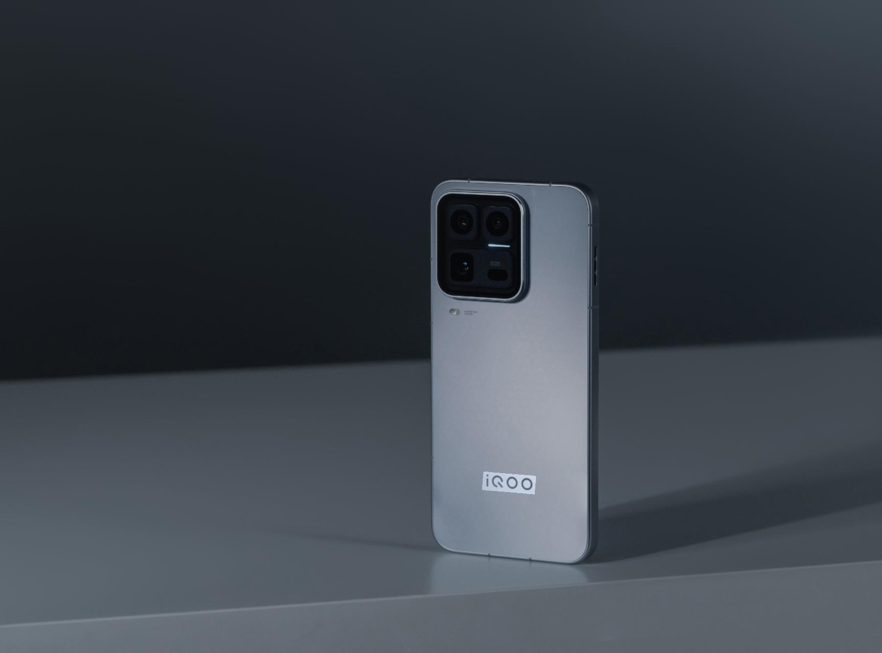 iQOO15 Ultra测评：一次对“游戏生产力”的重新定义